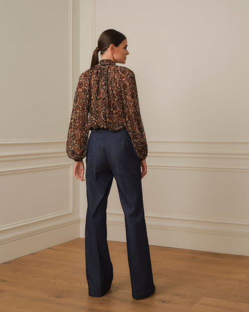 BLUSA LAZADA CON ESTAMPADO MARRÓN