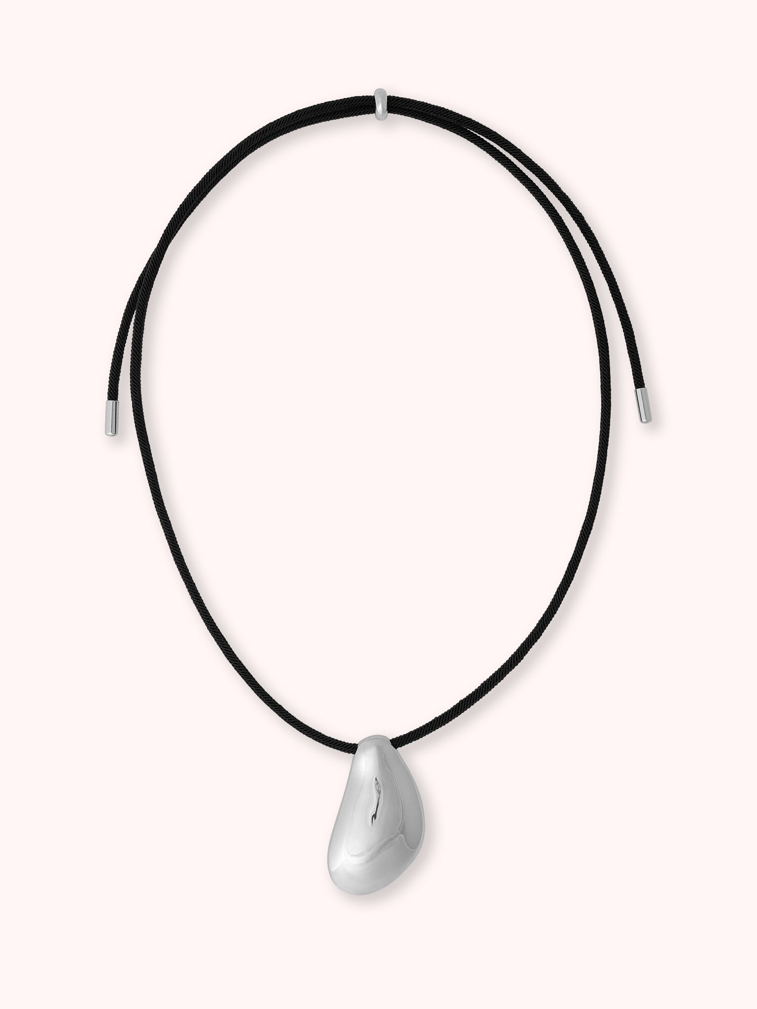 COLLAR OVALADO METÁLICO PLATEADO