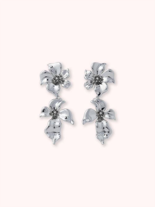 FLOR DE ALMENDRO PENDIENTES LARGOS PLATEADO