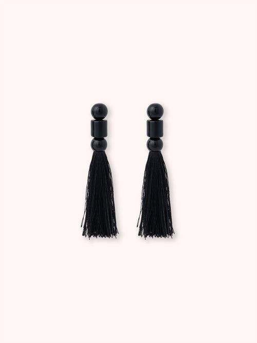 PENDIENTES LARGOS DE FLECOS NEGRO