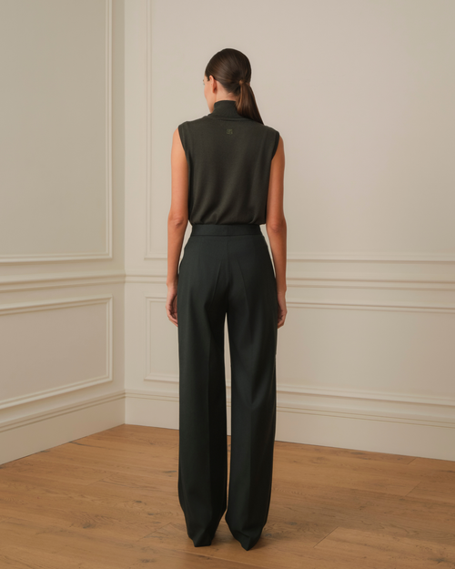 JERSEY SIN MANGAS CUELLO ALTO VERDE MILITAR