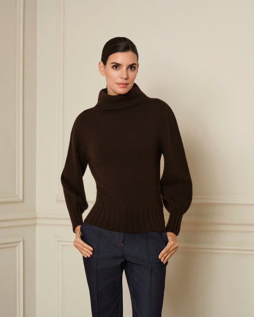 SUÉTER DE PUNTO CON CUELLO ALTO MARRÓN