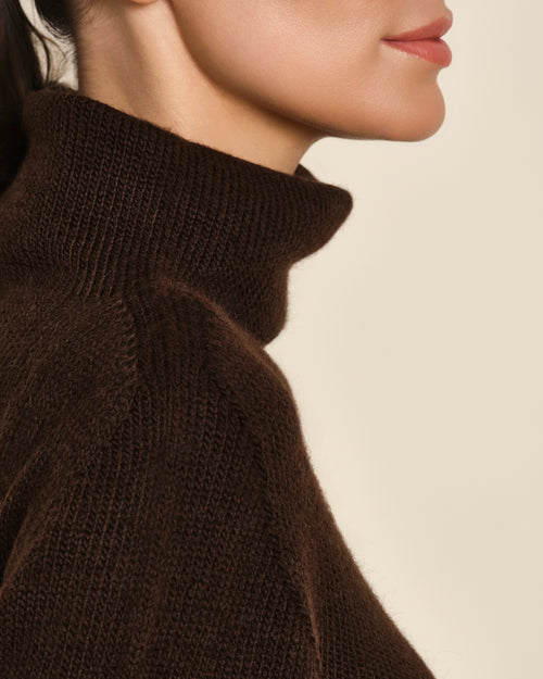 SUÉTER DE PUNTO CON CUELLO ALTO MARRÓN