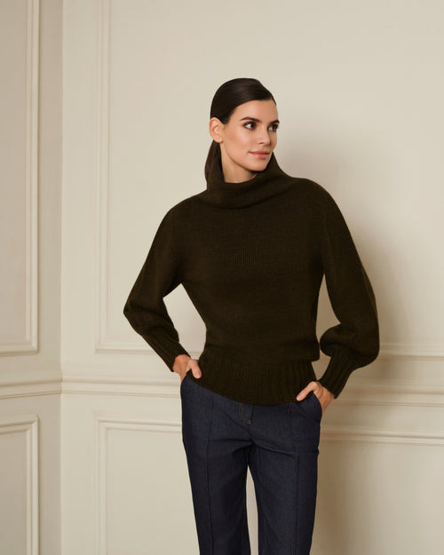 SUÉTER DE PUNTO CON CUELLO ALTO VERDE