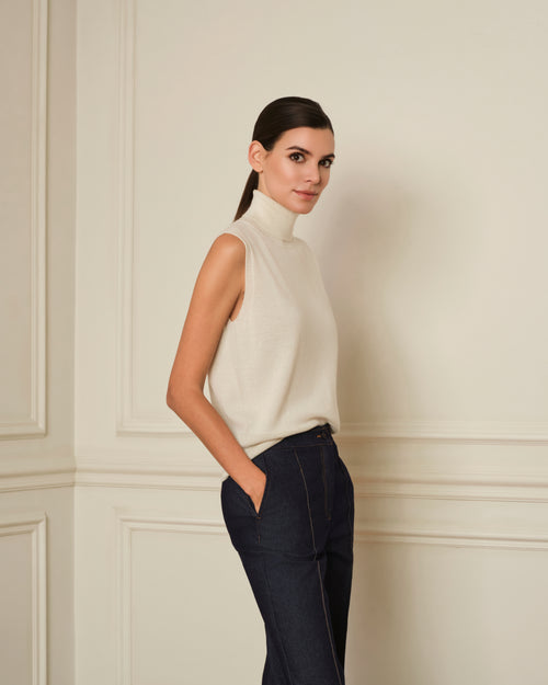 JERSEY SIN MANGAS CUELLO ALTO CRUDO