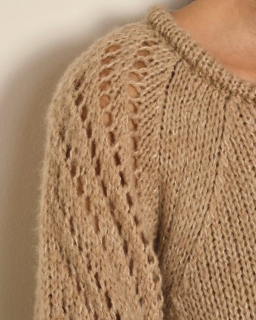 SUÉTER DE PUNTO CALADO CON CUELLO REDONDO BEIGE