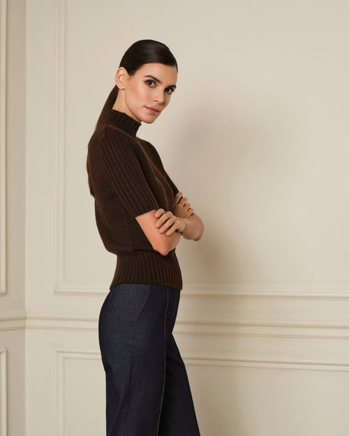 SUÉTER MANGA CORTA CON CUELLO ALTO MARRÓN