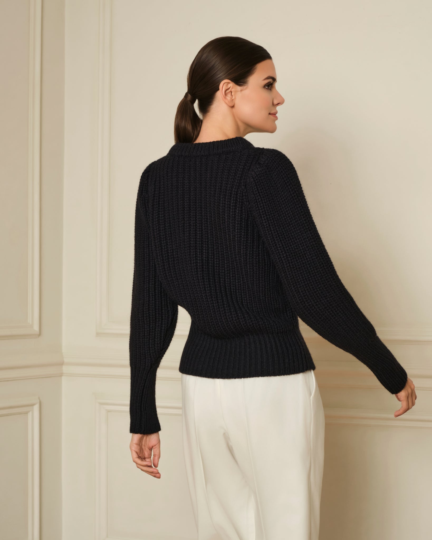 SUÉTER DE PUNTO TRENZADO CON MANGA ABULLONADA AZUL MARINO