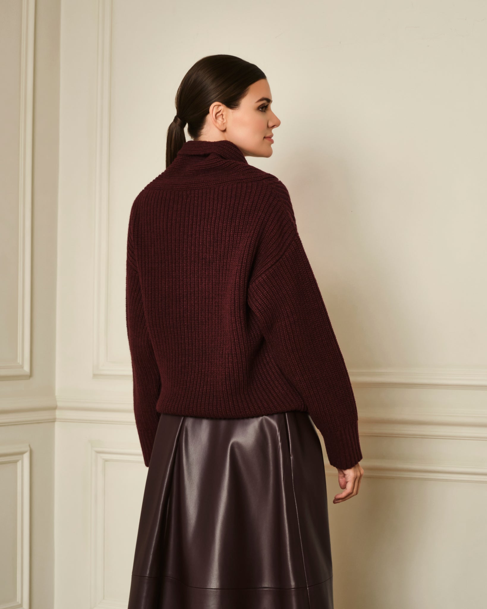 SUÉTER DE PUNTO CON CUELLO CHIMENEA GRANATE