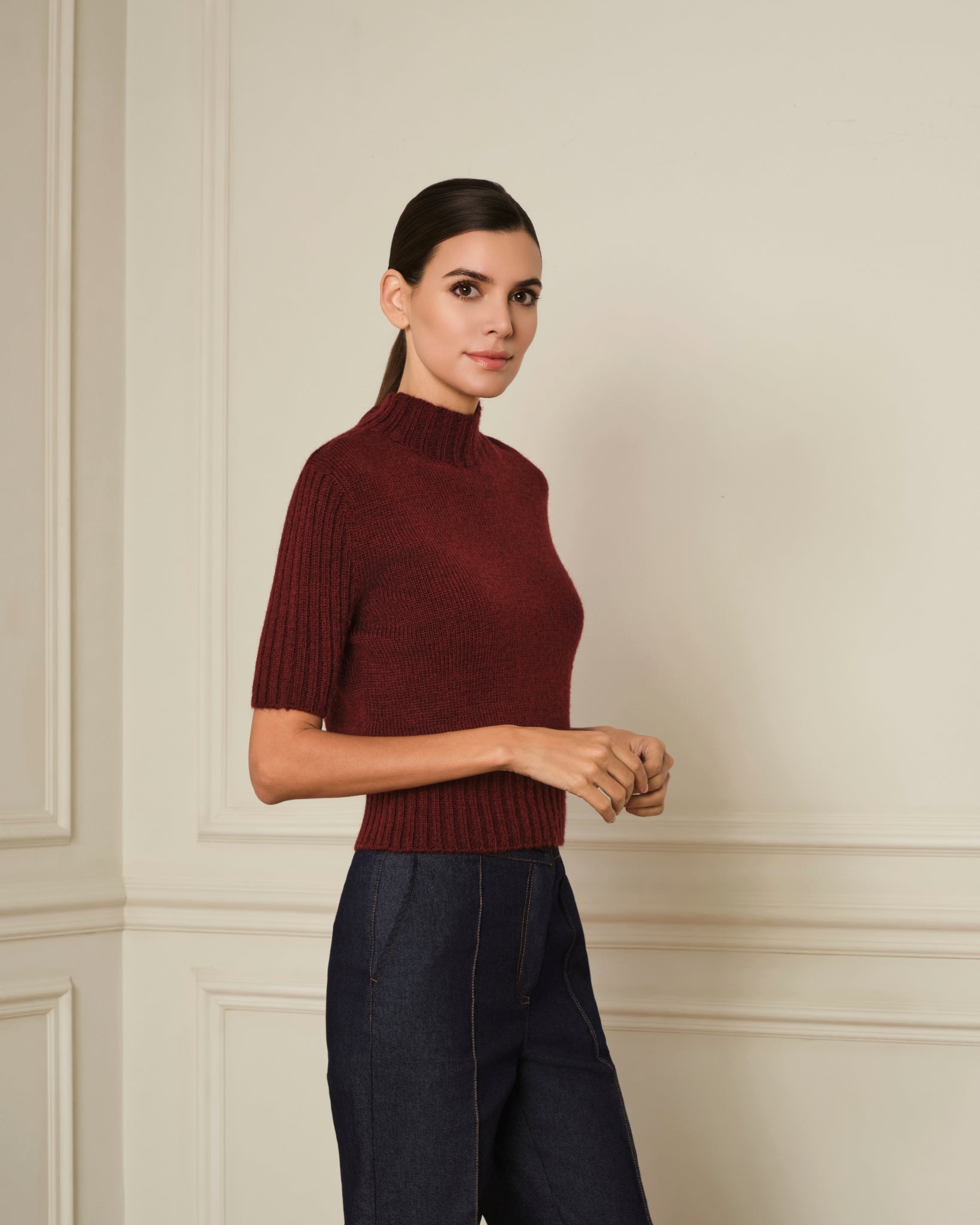 SUÉTER MANGA CORTA CON CUELLO ALTO GRANATE