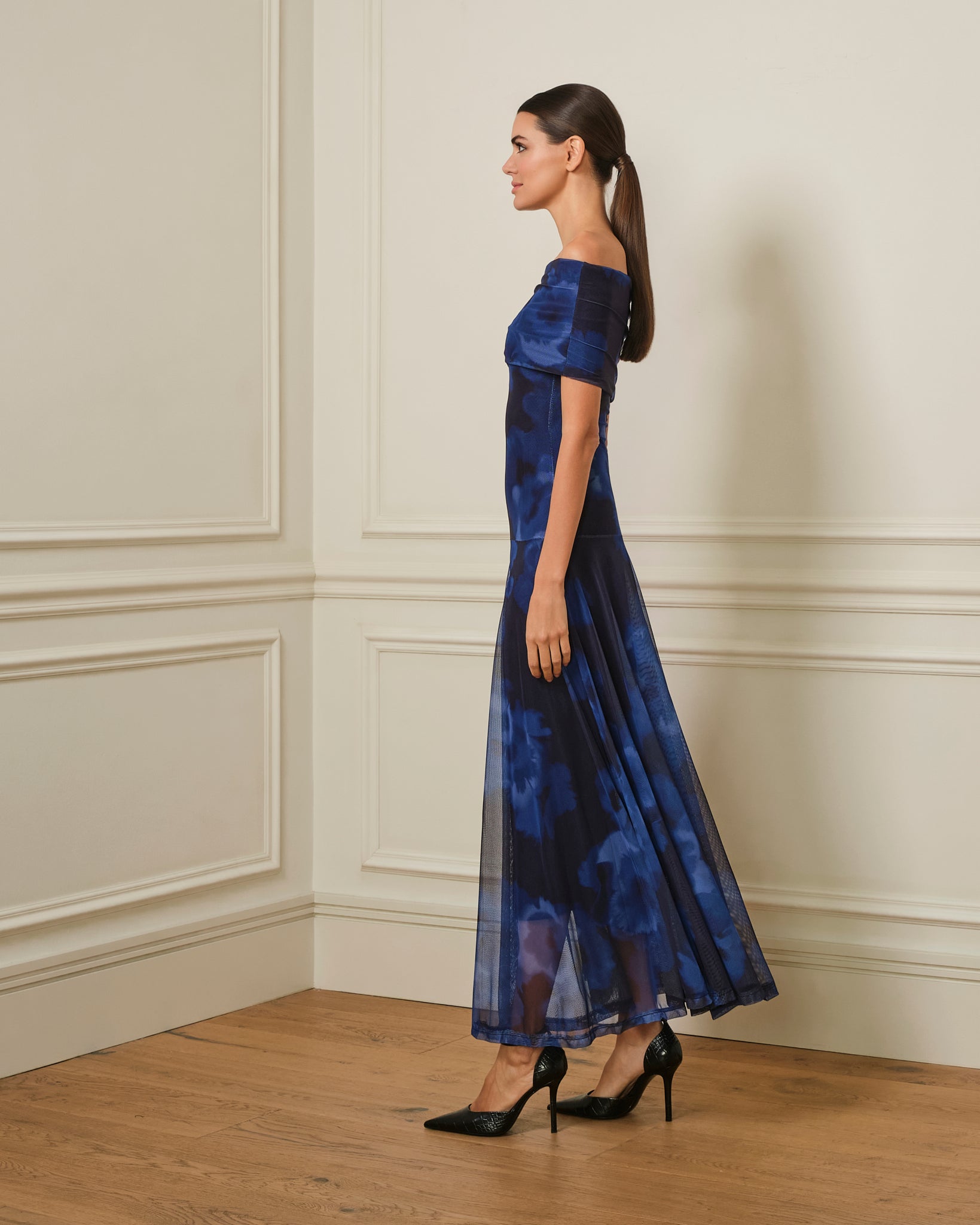 VESTIDO OFF SHOULDER DE TUL AZUL MARINO