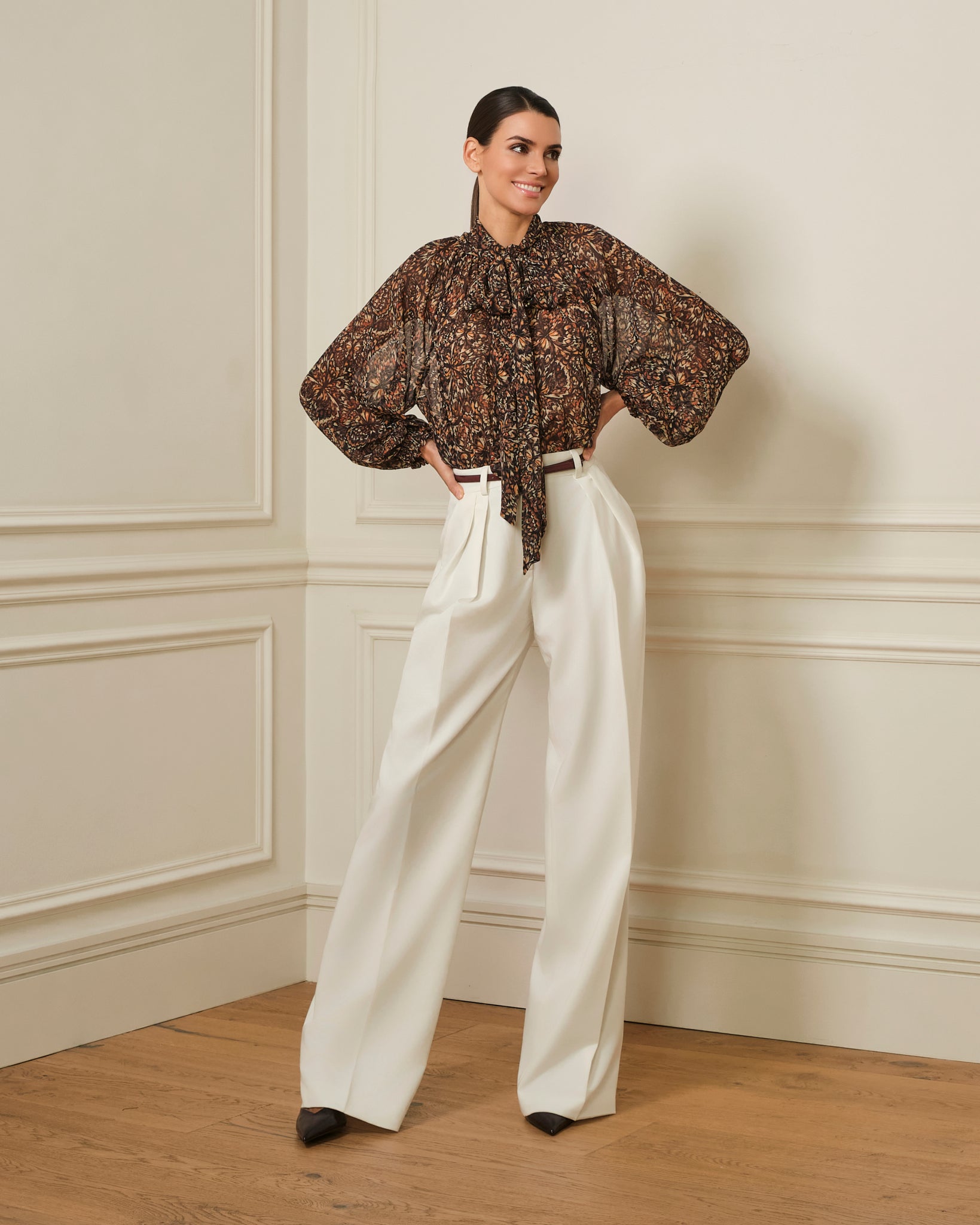 BLUSA LAZADA CON ESTAMPADO MARRÓN