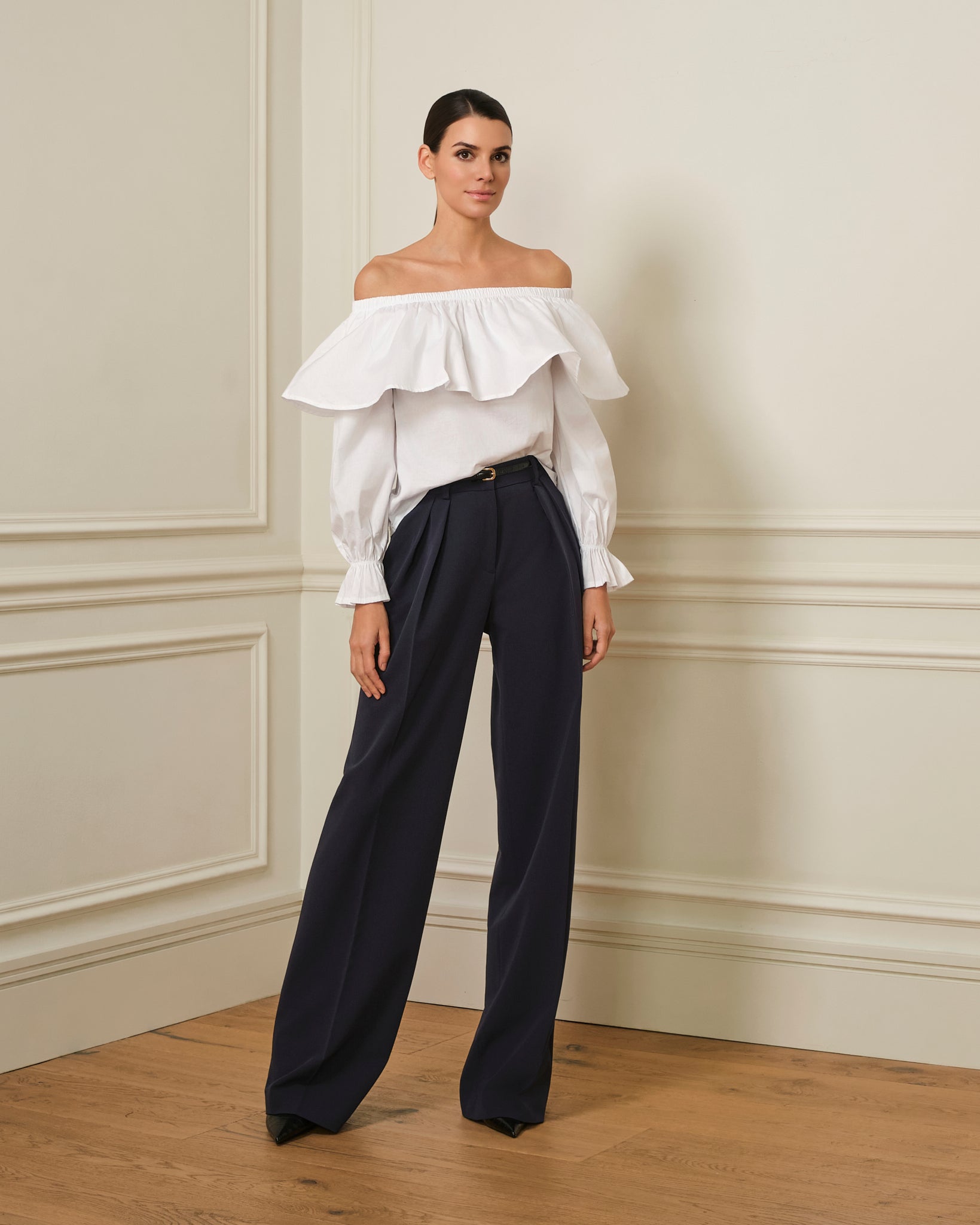 BLUSA OFF SHOULDER CON VOLANTE BLANCA