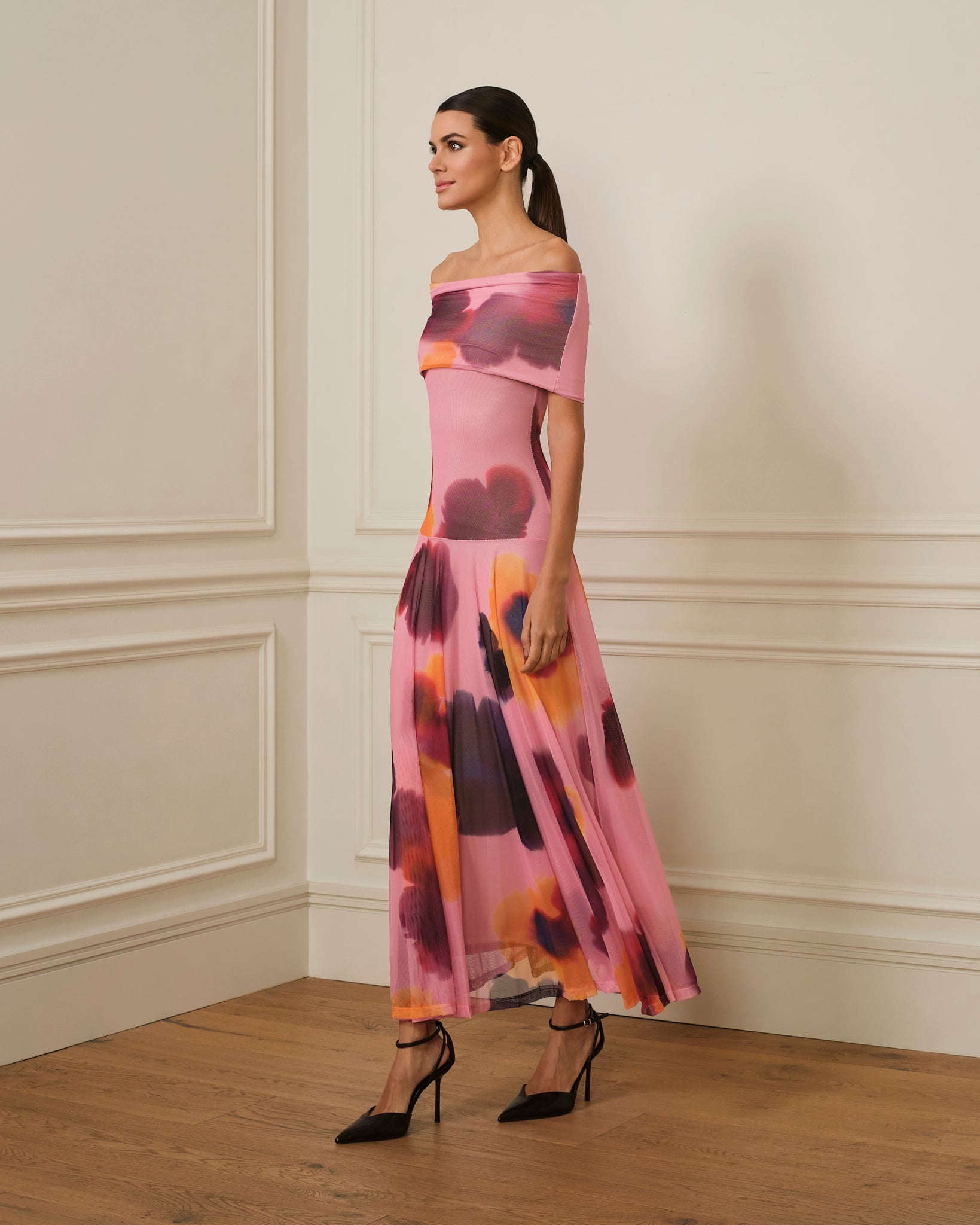 VESTIDO OFF SHOULDER DE TUL ESTAMPADO