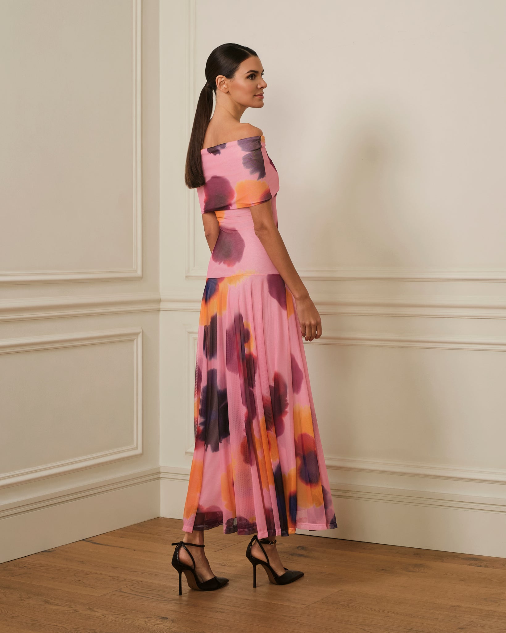 VESTIDO OFF SHOULDER DE TUL ESTAMPADO