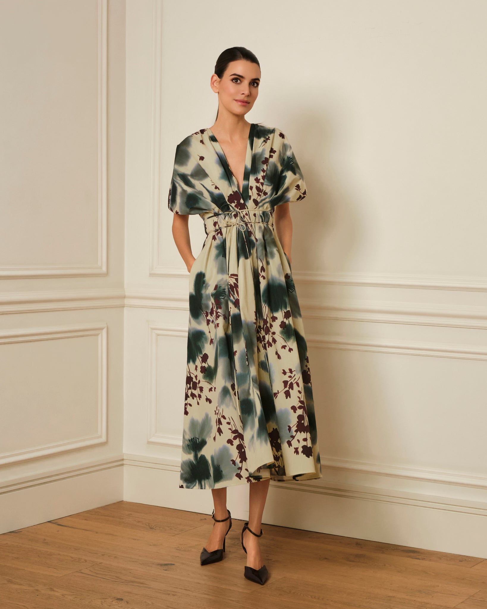 PRE-ORDER VESTIDO MIDI ESCOTE PICO ESTAMPADO FLORAL