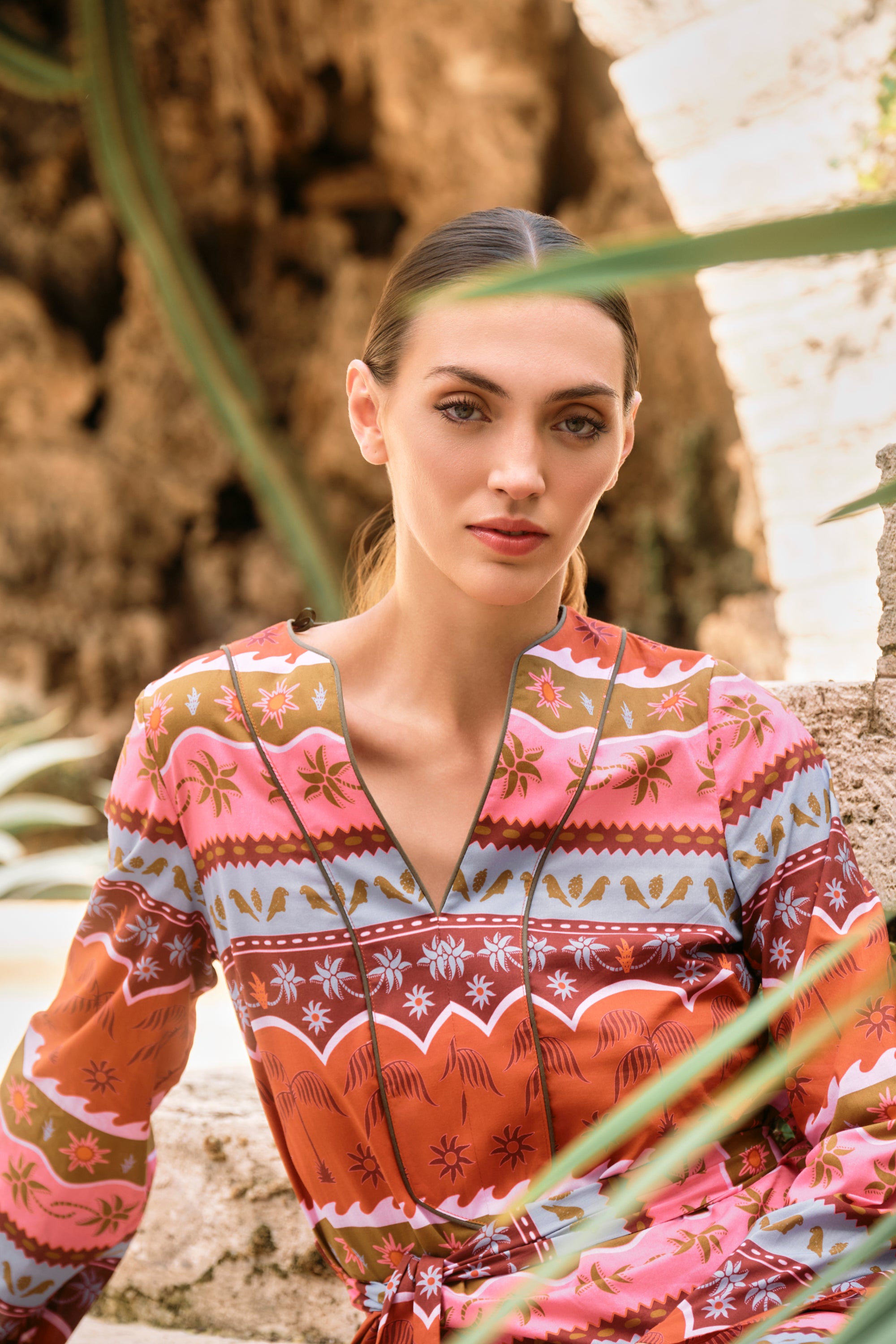 KAFTÁN ESTAMPADO NARANJA TROPICAL VEDHA