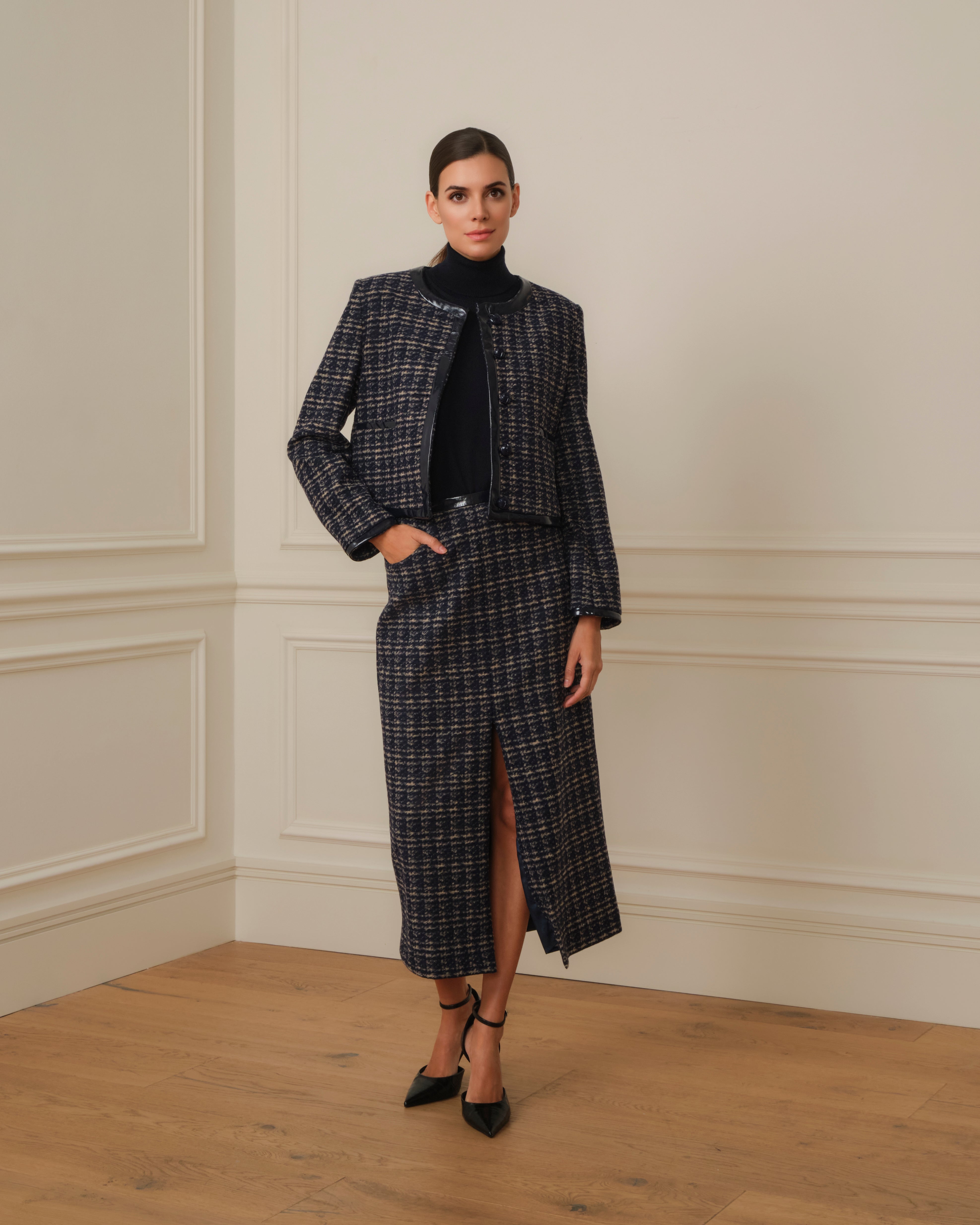 CHAQUETA CORTA DE TWEED AZUL MARINO