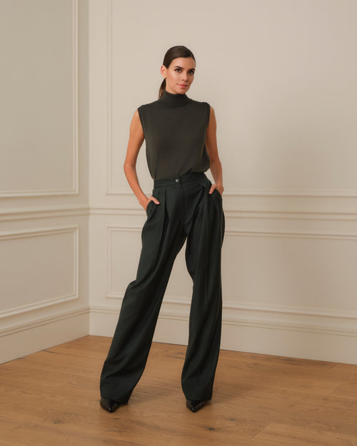 JERSEY SIN MANGAS CUELLO ALTO VERDE MILITAR