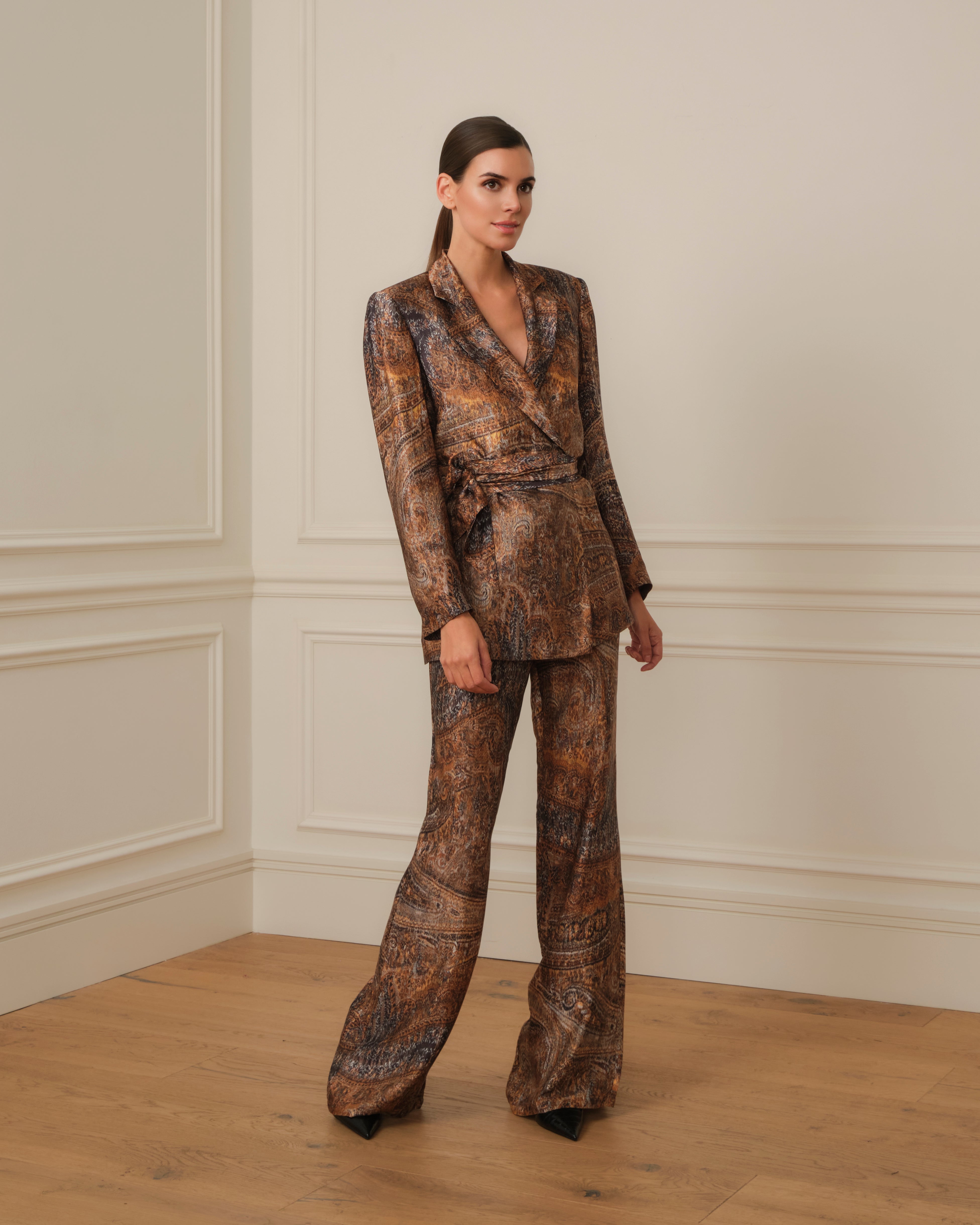 BLAZER CRUZADO ESTAMPADO PAISLEY CON CINTURON