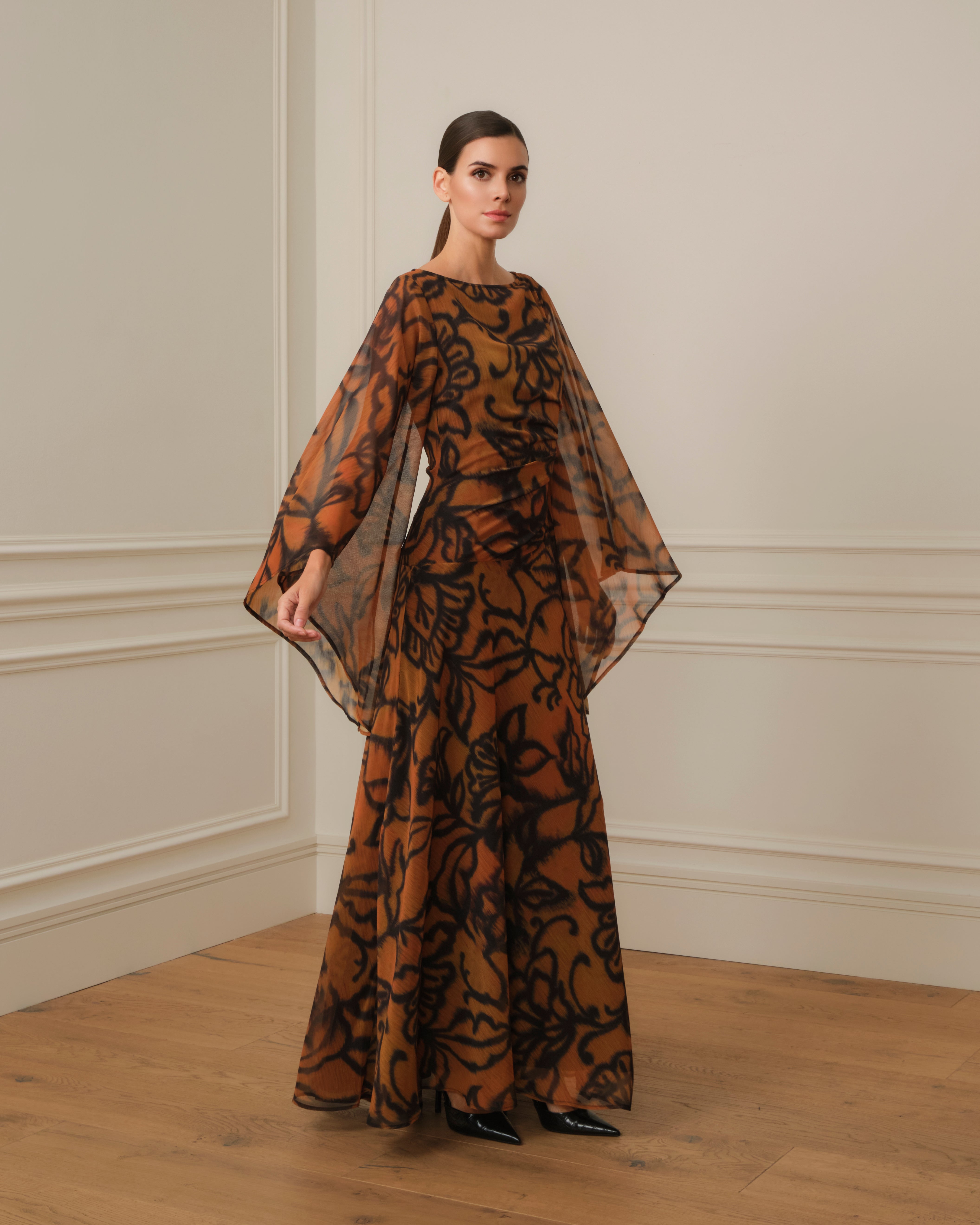 VESTIDO LARGO CON MANGAS AMPLIAS ESTAMPADO