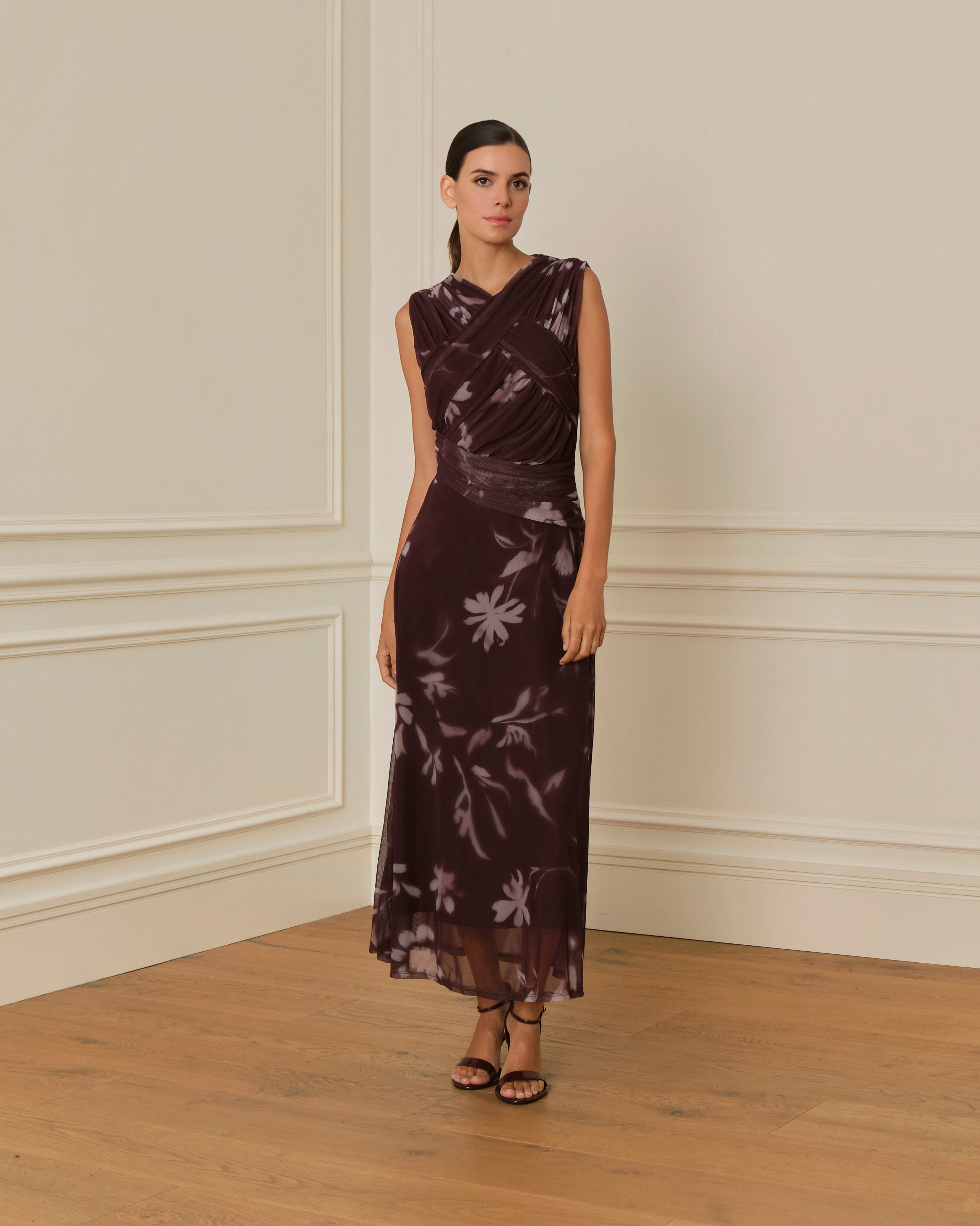 VESTIDO DRAPEADO DE TUL CON ESTAMPADO FLORAL BURDEOS