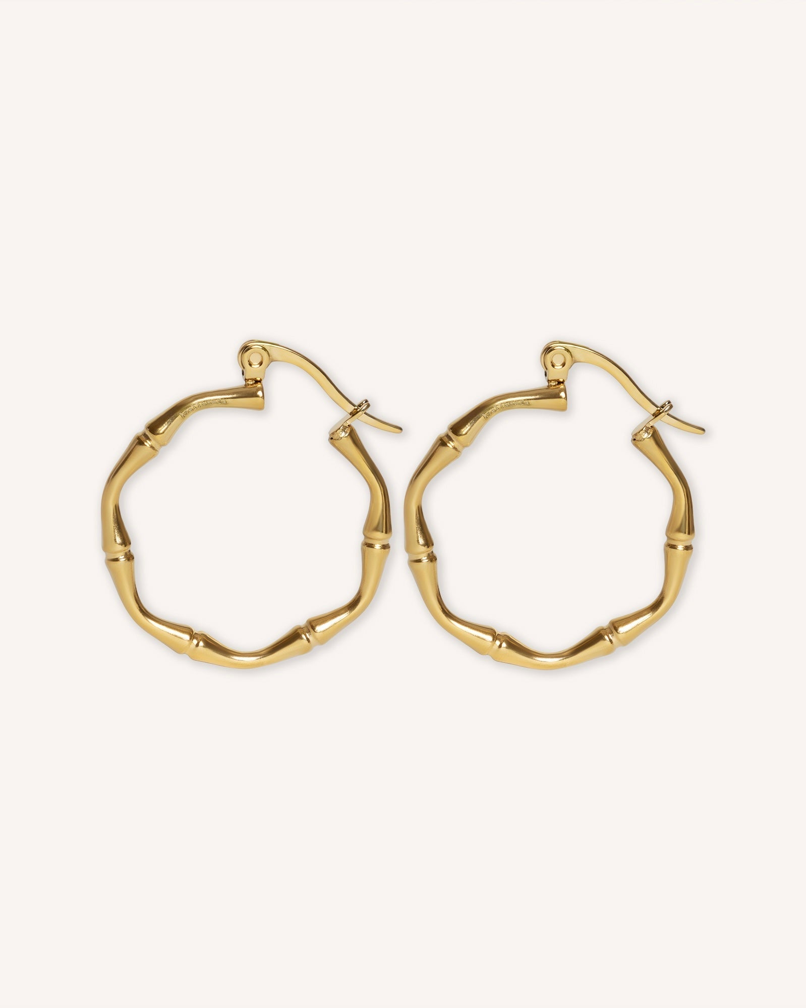 BRINCOS DE ARCO PEQUENOS DE OURO EM BAMBU - Seeiou